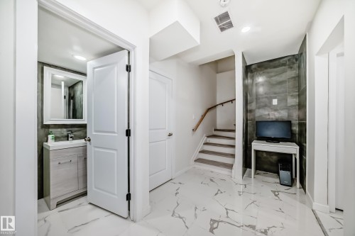 563 Kleins Cr, Leduc, AB - Indoor Photo Showing Other Room