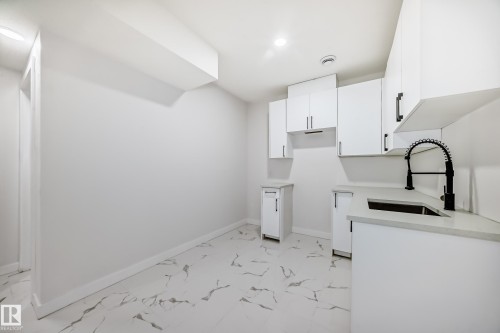 563 Kleins Cr, Leduc, AB - Indoor