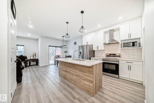 563 Kleins Cr, Leduc, AB - Indoor Photo Showing Kitchen With Upgraded Kitchen