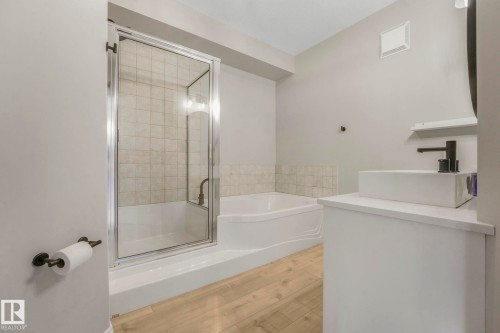 228 10407 122 Street, Edmonton, AB - Indoor Photo Showing Bathroom