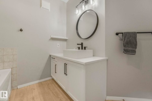 228 10407 122 Street, Edmonton, AB - Indoor Photo Showing Bathroom