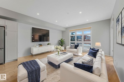 228 10407 122 Street, Edmonton, AB - Indoor Photo Showing Living Room