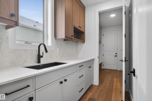 281 Paterson Link Link, Edmonton, AB - Indoor Photo Showing Kitchen