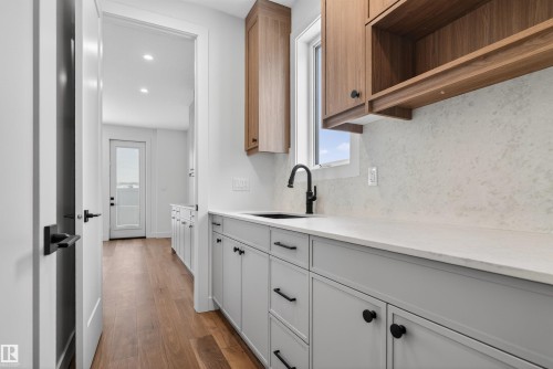 281 Paterson Link Link, Edmonton, AB - Indoor Photo Showing Kitchen