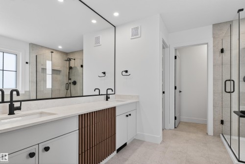 281 Paterson Link Link, Edmonton, AB - Indoor Photo Showing Bathroom