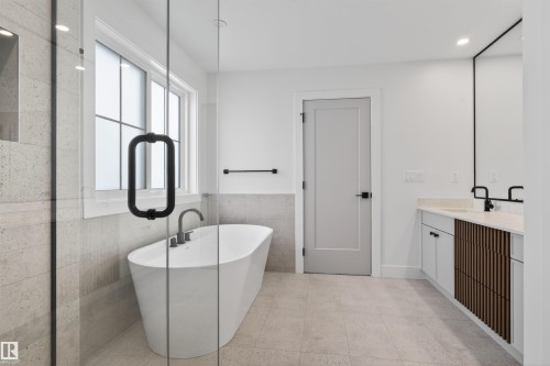 281 Paterson Link Link, Edmonton, AB - Indoor Photo Showing Bathroom