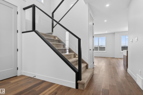 281 Paterson Link Link, Edmonton, AB - Indoor Photo Showing Other Room