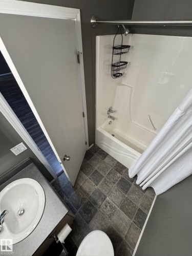 516 2430 Guardian Road, Edmonton, AB - Indoor Photo Showing Bathroom