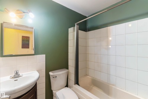 14205 82 Street, Edmonton, AB - Indoor Photo Showing Bathroom