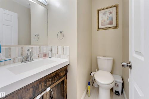 18404 97A Avenue, Edmonton, AB - Indoor Photo Showing Bathroom