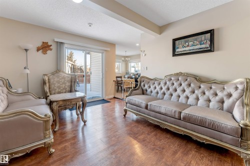 18404 97A Avenue, Edmonton, AB - Indoor Photo Showing Living Room