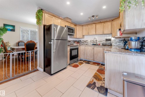 18404 97A Avenue, Edmonton, AB - Indoor Photo Showing Kitchen