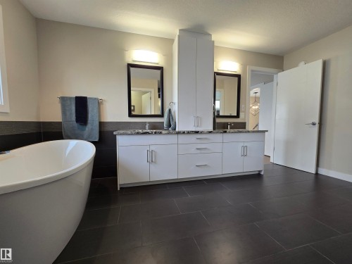 4116 Summerland Drive, Sherwood Park, AB - Indoor Photo Showing Bathroom
