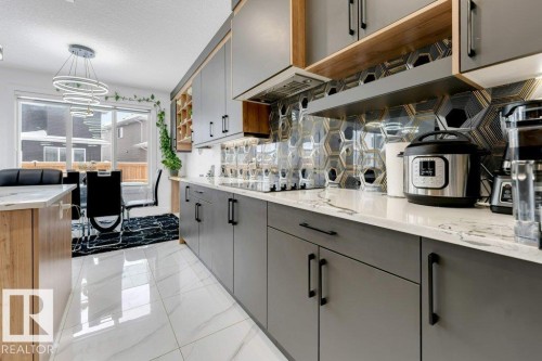 5814 Peltier Close, Beaumont, AB - Indoor