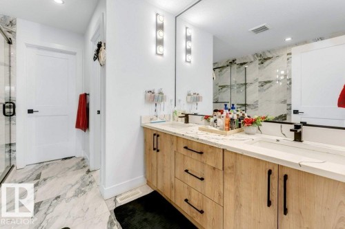 5814 Peltier Close, Beaumont, AB - Indoor Photo Showing Bathroom