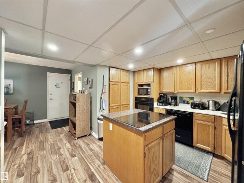 1035 109 Street, Edmonton, AB - Indoor Photo Showing Kitchen