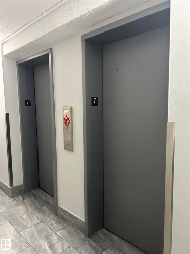 714 10160 114 Street Nw, Edmonton, AB - Indoor Photo Showing Other Room