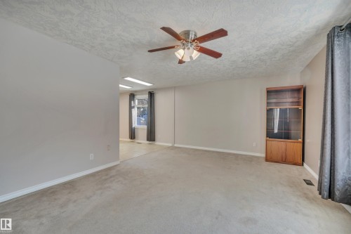 124 Arlington Drive, St. Albert, AB - Indoor Photo Showing Other Room