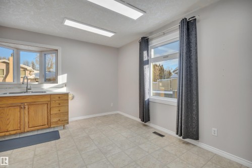 124 Arlington Drive, St. Albert, AB - Indoor