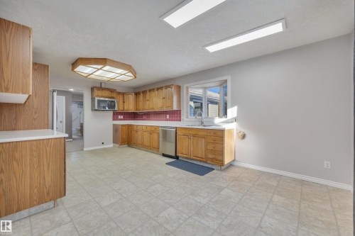 124 Arlington Drive, St. Albert, AB - Indoor Photo Showing Kitchen