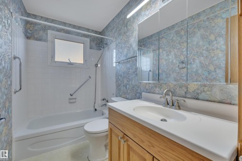 124 Arlington Drive, St. Albert, AB - Indoor Photo Showing Bathroom