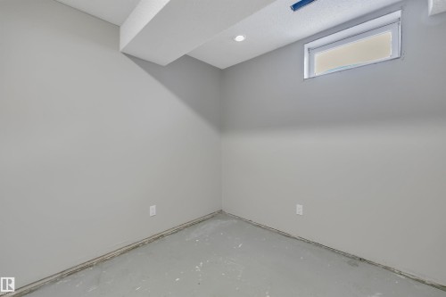124 Arlington Drive, St. Albert, AB - Indoor Photo Showing Other Room