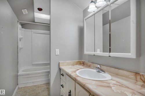 124 Arlington Drive, St. Albert, AB - Indoor Photo Showing Bathroom