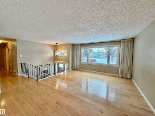 11914 40 Street, Edmonton, AB - Indoor Photo Showing Other Room