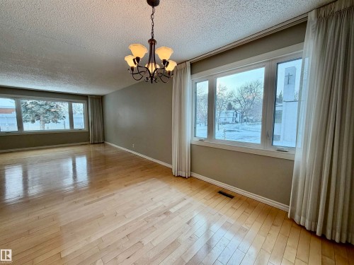 11914 40 Street, Edmonton, AB - Indoor Photo Showing Other Room