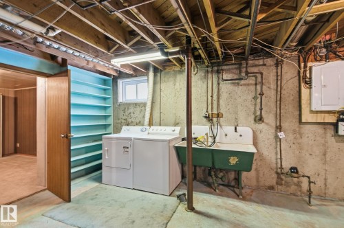 13924 135 Avenue, Edmonton, AB - Indoor Photo Showing Laundry Room