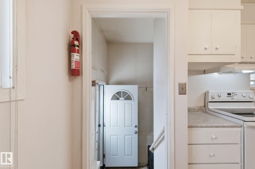 13924 135 Avenue, Edmonton, AB - Indoor Photo Showing Laundry Room