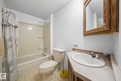 39 Norby Crescent, Red Deer, AB - Indoor Photo Showing Bathroom