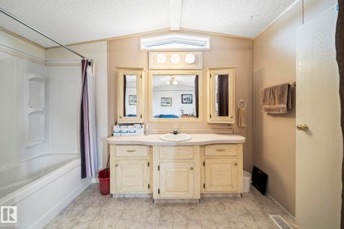 39 Norby Crescent, Red Deer, AB - Indoor Photo Showing Bathroom