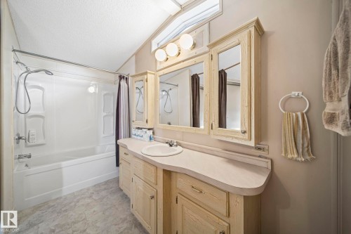 39 Norby Crescent, Red Deer, AB - Indoor Photo Showing Bathroom