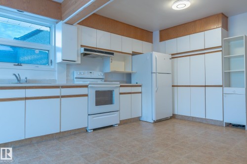 11234 71 Avenue Nw, Edmonton, AB - Indoor Photo Showing Kitchen