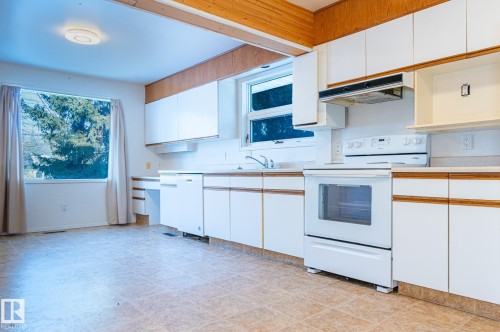 11234 71 Avenue Nw, Edmonton, AB - Indoor Photo Showing Kitchen