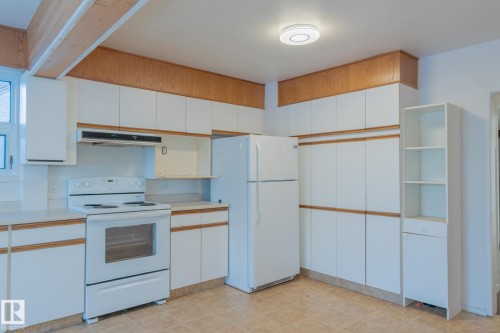 11234 71 Avenue Nw, Edmonton, AB - Indoor Photo Showing Kitchen