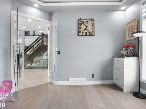 913 Wood Place, Edmonton, AB - Indoor Photo Showing Other Room