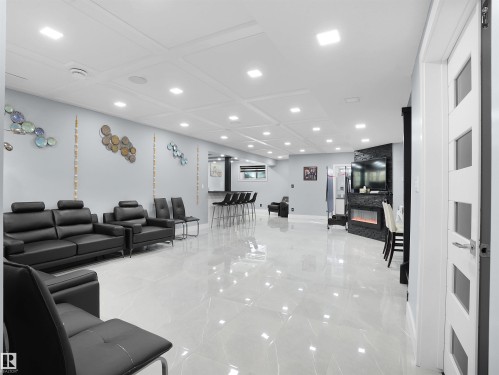 913 Wood Place, Edmonton, AB - Indoor