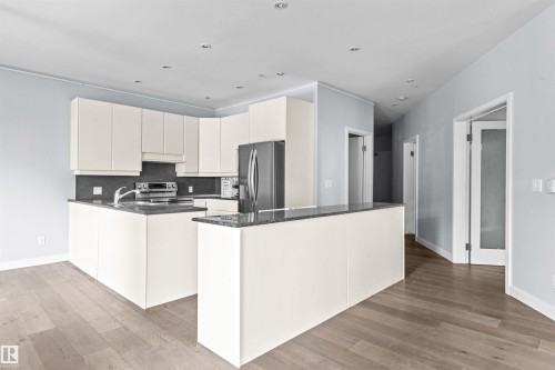 204 11415 100 Avenue, Edmonton, AB - Indoor Photo Showing Kitchen