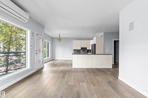 204 11415 100 Avenue, Edmonton, AB - Indoor Photo Showing Kitchen