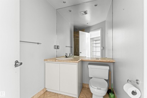 204 11415 100 Avenue, Edmonton, AB - Indoor Photo Showing Bathroom