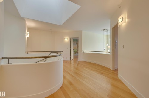 28 Riverside Crescent, Edmonton, AB - Indoor Photo Showing Other Room