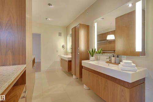 28 Riverside Crescent, Edmonton, AB - Indoor Photo Showing Bathroom