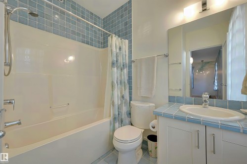28 Riverside Crescent, Edmonton, AB - Indoor Photo Showing Bathroom