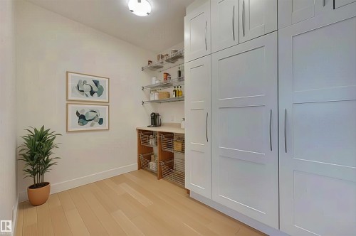 28 Riverside Crescent, Edmonton, AB - Indoor Photo Showing Other Room