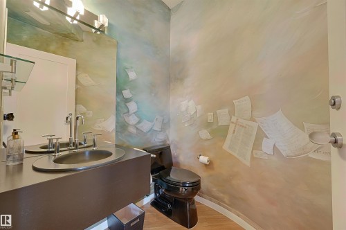 28 Riverside Crescent, Edmonton, AB - Indoor Photo Showing Bathroom