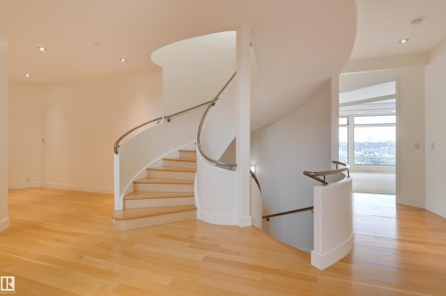 28 Riverside Crescent, Edmonton, AB - Indoor Photo Showing Other Room