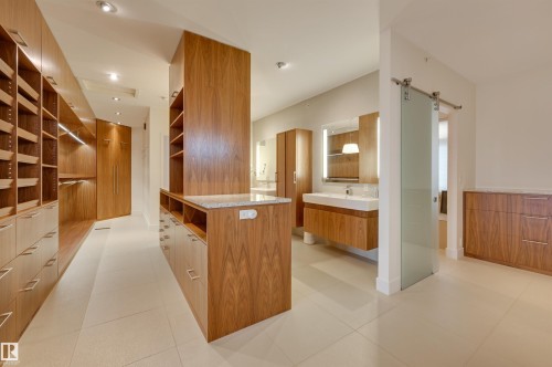 28 Riverside Crescent, Edmonton, AB - Indoor Photo Showing Other Room