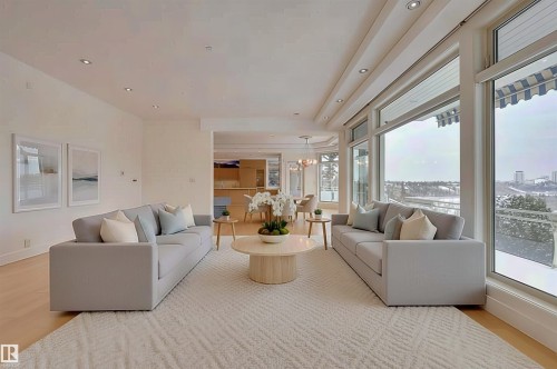 28 Riverside Crescent, Edmonton, AB - Indoor Photo Showing Living Room